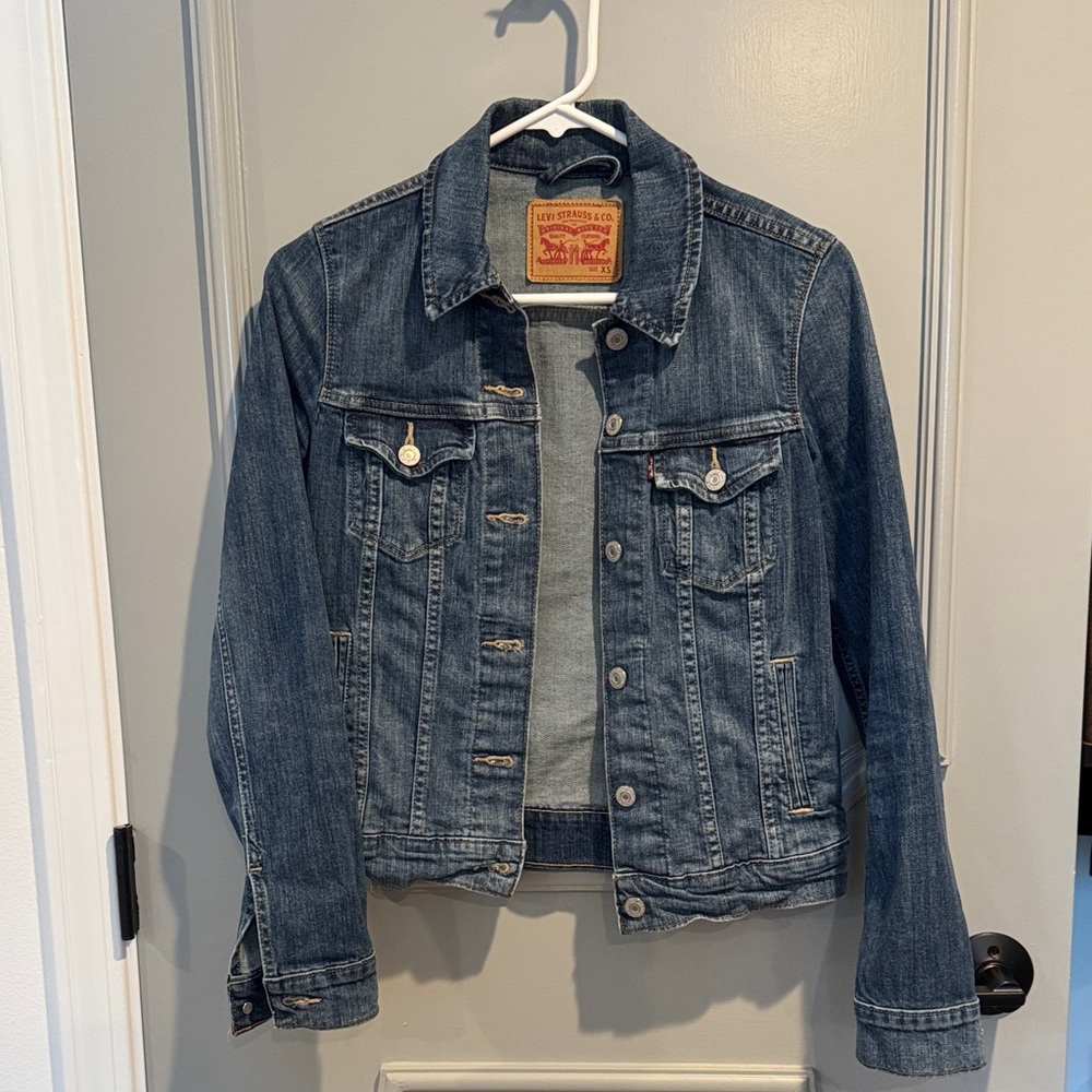 Levi's Denim Jacket in Classic Blue